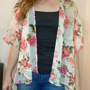 Size large white and pink floral kimono
